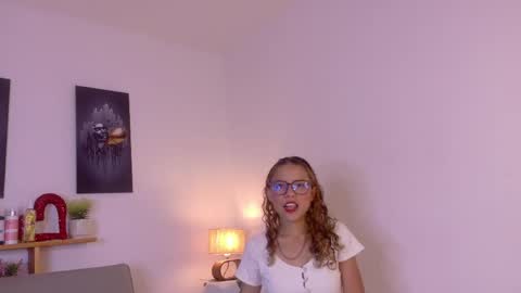 Snapshot of lia_valmont_18 chatting on 05-01-26, 06:34 Juliana online show from 05-01-26, 06:34