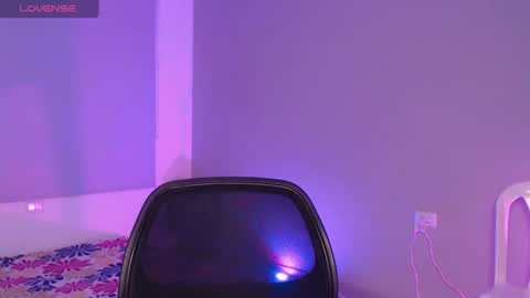   lia  online show from 10-22-25, 03:51