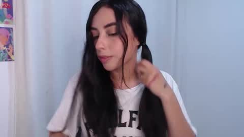 Snapshot of liaa_cute_ chatting on 06-11-26, 02:33 lia online show from 06-11-26, 02:33