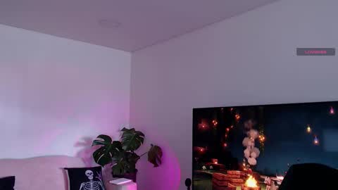 Liaa  online show from 09-14-25, 03:00