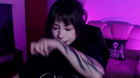 Snapshot of liaa_rodriguezz chatting on 11-27-25, 02:35 Liaa online show from 11-27-25, 02:35