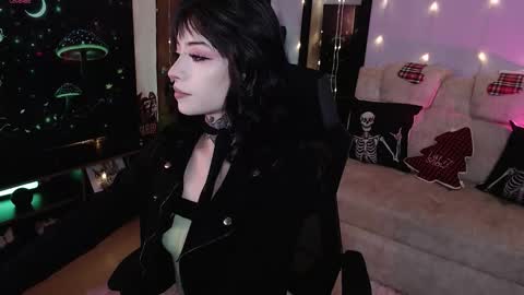 Snapshot of liaa_rodriguezz chatting on 12-14-25, 01:00 Liaa online show from 12-14-25, 01:00