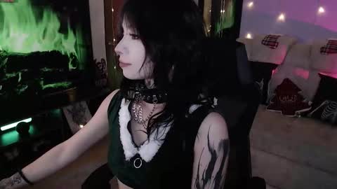 Snapshot of liaa_rodriguezz chatting on 12-17-25, 02:50 Liaa online show from 12-17-25, 02:50