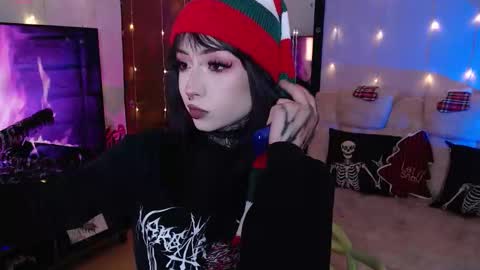 Snapshot of liaa_rodriguezz chatting on 12-20-25, 02:18 Liaa online show from 12-20-25, 02:18