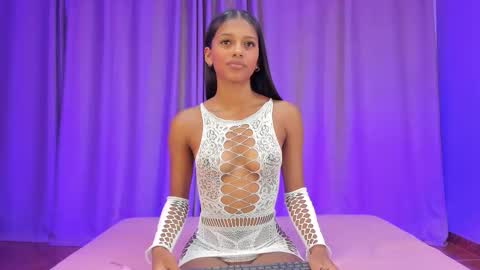 Snapshot of liaa_taylor1 chatting on 10-11-25, 01:16 Lia online show from 10-11-25, 01:16