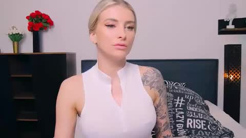 Lia online show from 02-16-26, 09:27