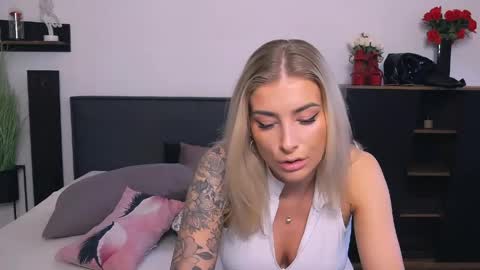 Lia online show from 05-18-26, 10:32