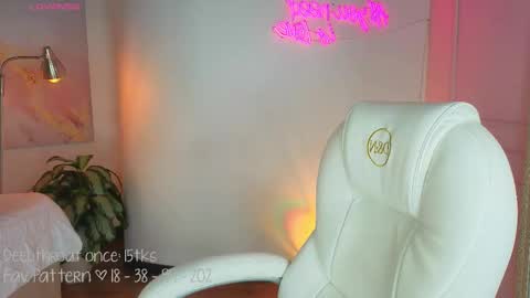 Lia Cox online show from 11-13-25, 03:16