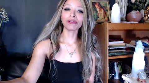 Lia Divina online show from 12-31-24, 09:42