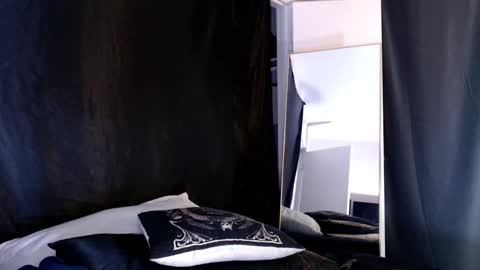 Lia Divina online show from 02-10-25, 08:53