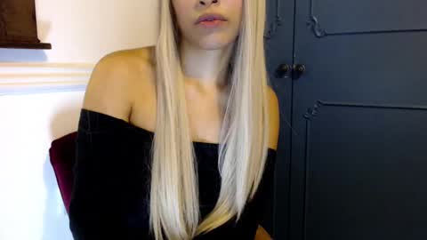 Lia Divina online show from 02-04-26, 11:42