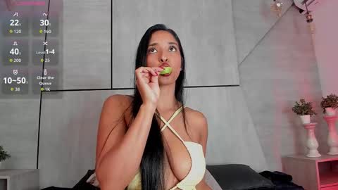 Snapshot of liaflame chatting on 01-10-26, 07:48 Lia Flame online show from 01-10-26, 07:48