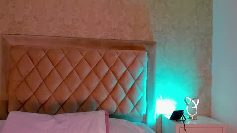 Lia online show from 01-22-25, 01:10