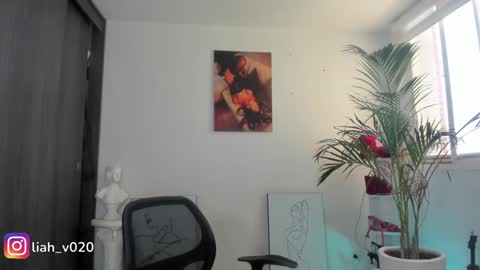 Snapshot of liah_v chatting on 01-22-25, 04:44 Liah online show from 01-22-25, 04:44