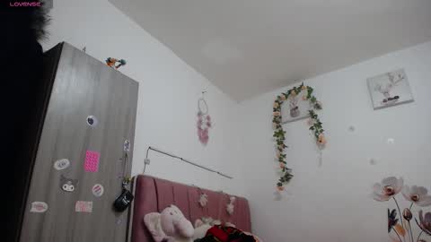 liahdiaz_ online show from 03-25-26, 10:54