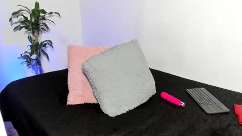 Liah Ferrer online show from 11-21-25, 02:49