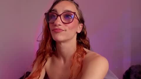 Snapshot of liahilton_ chatting on 09-25-25, 02:21 lh6 9c online show from 09-25-25, 02:21