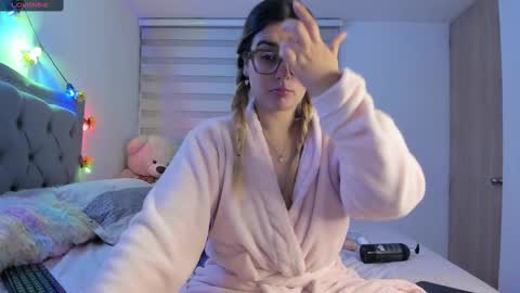 Lia  online show from 02-19-25, 06:11