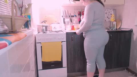 miss Lia  colection for travel online show from 02-26-25, 04:45