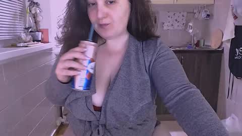 miss Lia  colection for travel online show from 10-10-25, 11:59