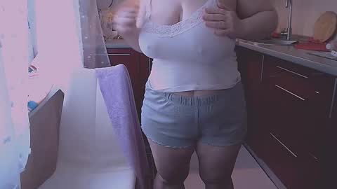 Snapshot of liahsofty chatting on 05-17-26, 01:51 miss Lia colection for travel online show from 05-17-26, 01:51