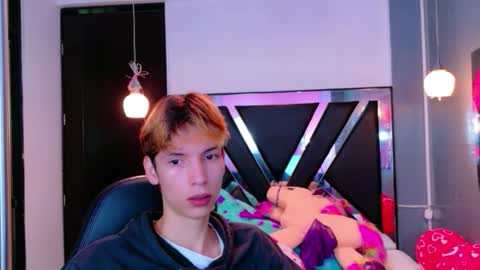 liam_green1 online show from 02-14-26, 12:02