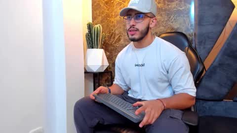 LIAM KLEIN online show from 09-21-25, 03:24