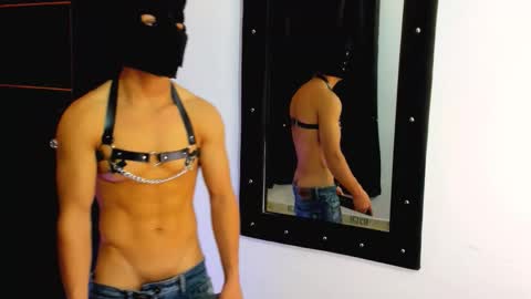 liam_knight online show from 11-02-25, 04:37