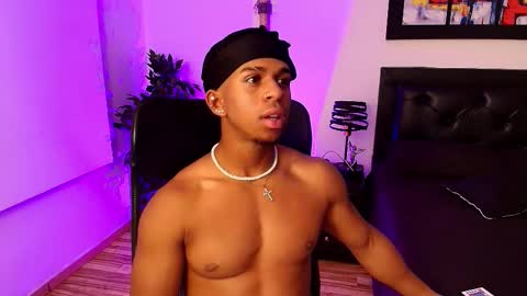 Snapshot of liam_morocho chatting on 10-17-25, 04:37 LIAM online show from 10-17-25, 04:37