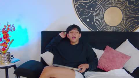 Snapshot of liam_sinclair chatting on 02-19-26, 07:43 Liam online show from 02-19-26, 07:43