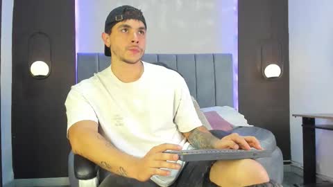 Snapshot of liam_walk chatting on 11-08-25, 09:57 Liam online show from 11-08-25, 09:57