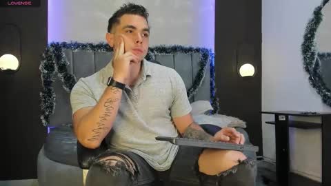 Snapshot of liam_walk chatting on 11-24-25, 09:47 Liam online show from 11-24-25, 09:47