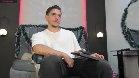 Snapshot of liam_walk chatting on 12-03-25, 11:25 Liam online show from 12-03-25, 11:25