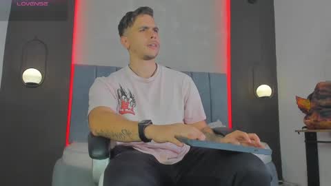 Snapshot of liam_walk chatting on 03-29-26, 10:10 Liam online show from 03-29-26, 10:10