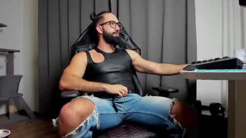 Liam online show from 03-02-25, 06:40