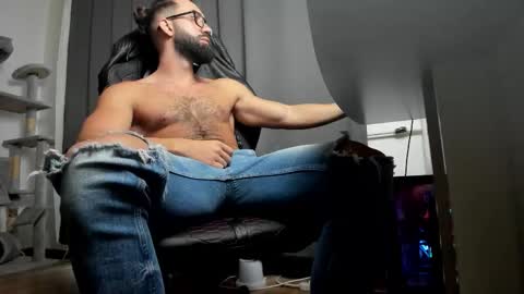 Liam online show from 11-08-25, 08:47