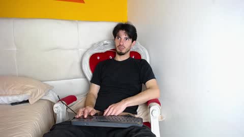 LiamLuxe online show from 12-17-24, 04:11