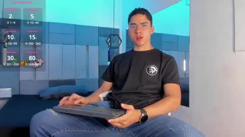 Snapshot of liamnovak chatting on 11-30-25, 11:36 Liam online show from 11-30-25, 11:36