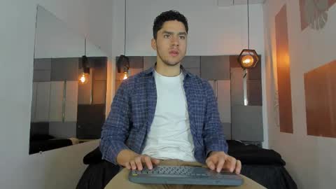 Liam online show from 02-11-26, 12:54