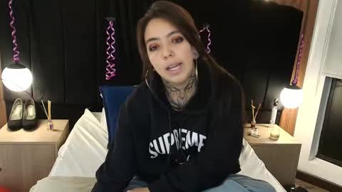 Snapshot of liamonroee_ chatting on 03-26-26, 12:00 L I A M O N R O E online show from 03-26-26, 12:00