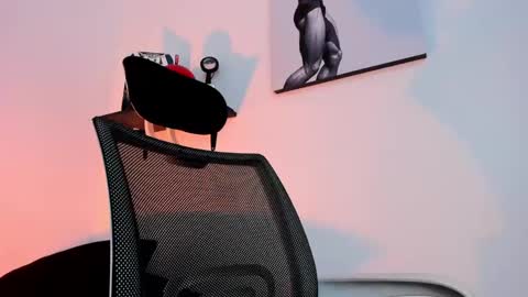 Snapshot of liamreigns_ chatting on 03-04-25, 10:49 liam online show from 03-04-25, 10:49