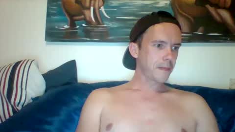 Snapshot of liamrosezn chatting on 01-18-26, 07:06 LiamRose online show from 01-18-26, 07:06