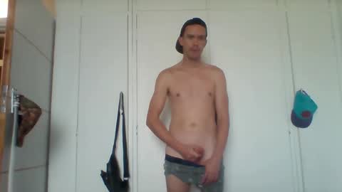 Snapshot of liamrosezn chatting on 03-29-26, 06:02 LiamRose online show from 03-29-26, 06:02