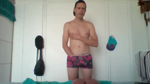 Snapshot of liamrosezn chatting on 04-12-26, 06:18 LiamRose online show from 04-12-26, 06:18