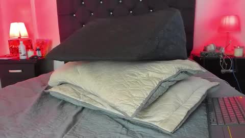 Snapshot of liamtrevor chatting on 12-19-25, 01:23 liamtrevor online show from 12-19-25, 01:23