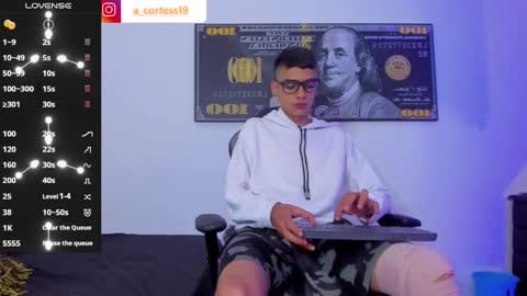 Snapshot of lian_23_ chatting on 01-01-25, 11:51    online show from 01-01-25, 11:51
