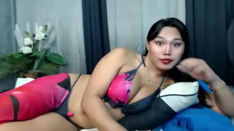 Snapshot of liane_mei chatting on 09-12-25, 11:15 Liane online show from 09-12-25, 11:15