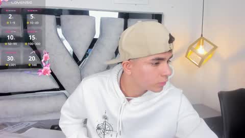 lianfox_ online show from 11-01-25, 03:58