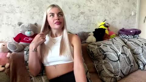 Snapshot of liannetwyman chatting on 05-22-26, 07:48 Lina online show from 05-22-26, 07:48