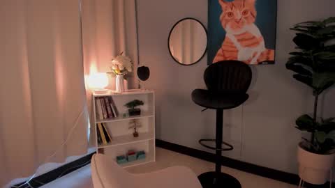 Lia online show from 10-28-25, 12:30